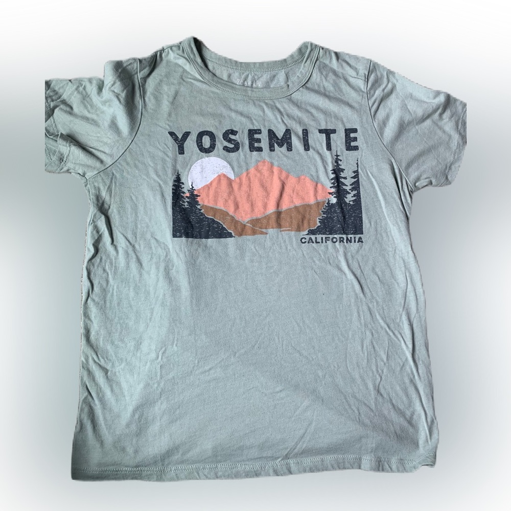 Yosemite women’s T-shirt. Size Medium